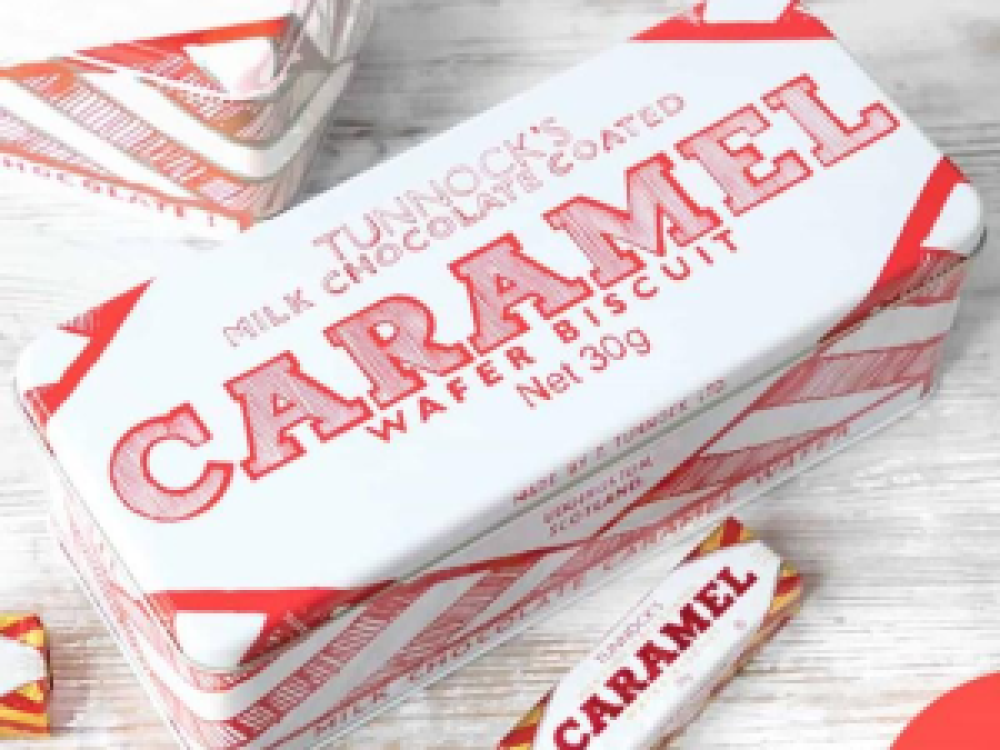 Tunnocks Caramel Wafer Biscuit Tin with 9 Giant Caramel Wafers & 9 Standard Caramel Wafers